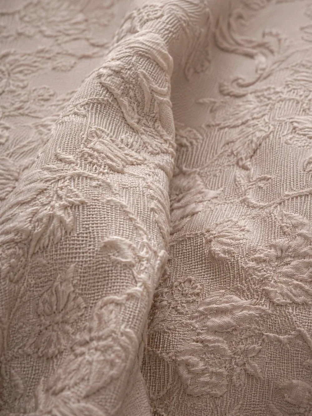 Matelasse ARTISTE™ Coverlet – Textured Floral Jacquard Bedspread